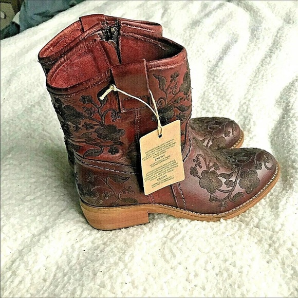 NWT TAOS Sz 5 Leather Ankle Cowboy Boots Burgandy - Picture 4 of 7